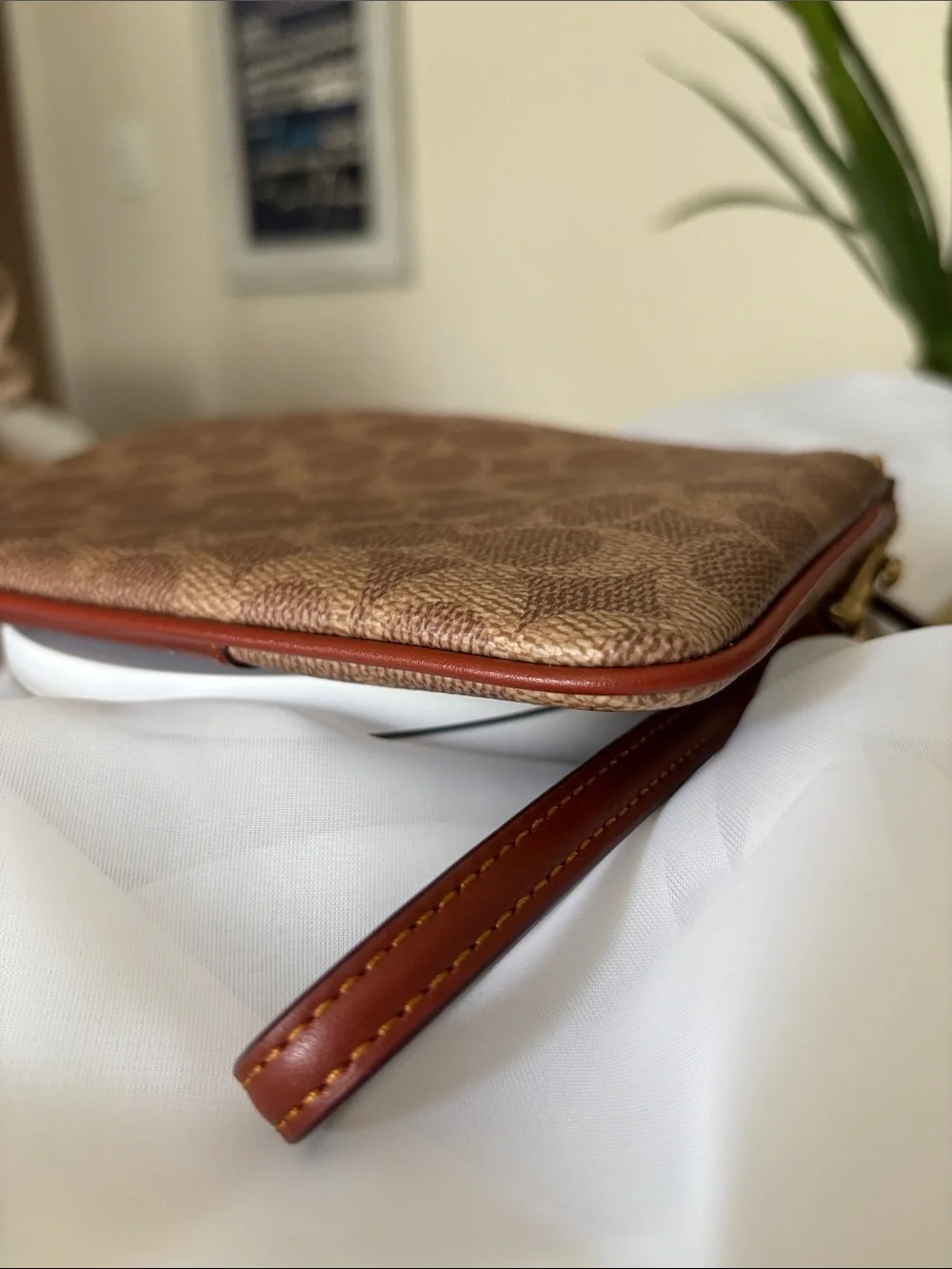 COACH Essential Wristlet